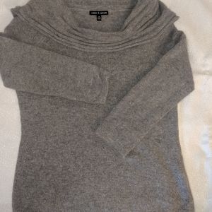 Quarter sleeve light gray sweater